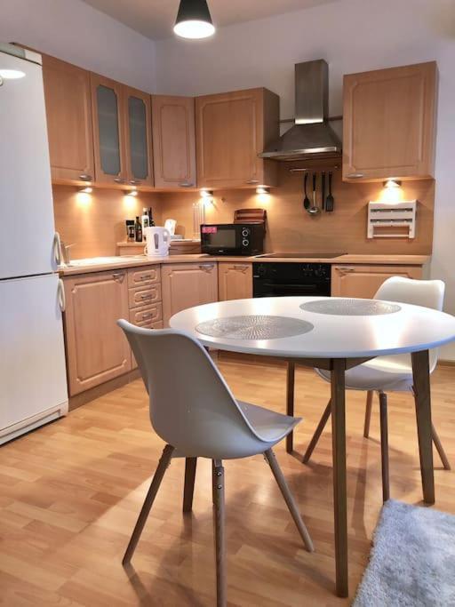 Modern & Cozy Apartment Near Hockey & Football Arena Bratislava Exteriör bild